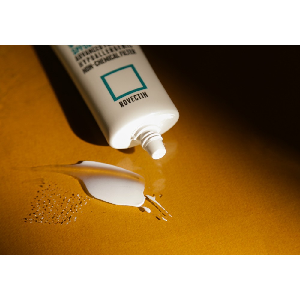 Rovectin Skin Essentials Aqua Soothing UV Protector SPF50+ PA+++++ Солнцезащитный успокаивающий крем